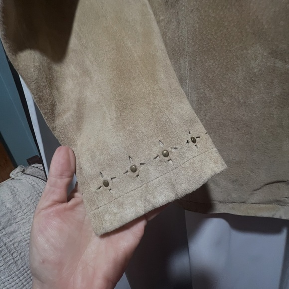 Cabela’s Tan Genuine Leather Zip Jacket Cutout Stud Detail Women’s Medium - Picture 5 of 7